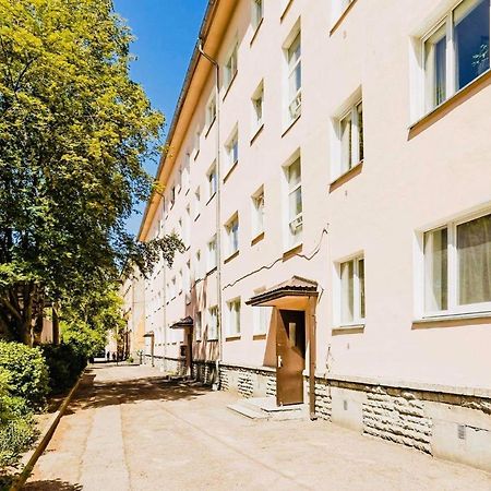 Sunny Apartment, 7 Min With Tram To The Old Town ทาลลินน์ ภายนอก รูปภาพ