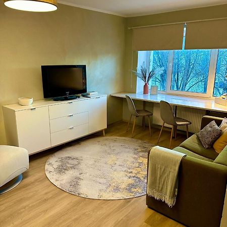 Sunny Apartment, 7 Min With Tram To The Old Town ทาลลินน์ ภายนอก รูปภาพ