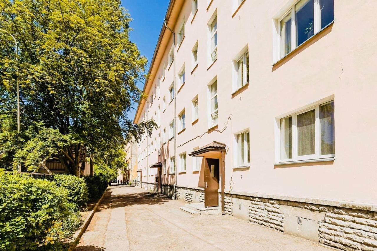 Sunny Apartment, 7 Min With Tram To The Old Town ทาลลินน์ ภายนอก รูปภาพ