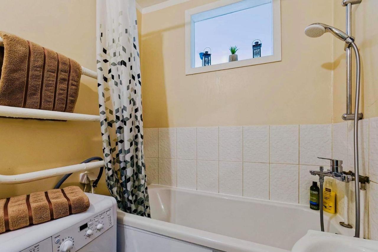 Sunny Apartment, 7 Min With Tram To The Old Town ทาลลินน์ ภายนอก รูปภาพ