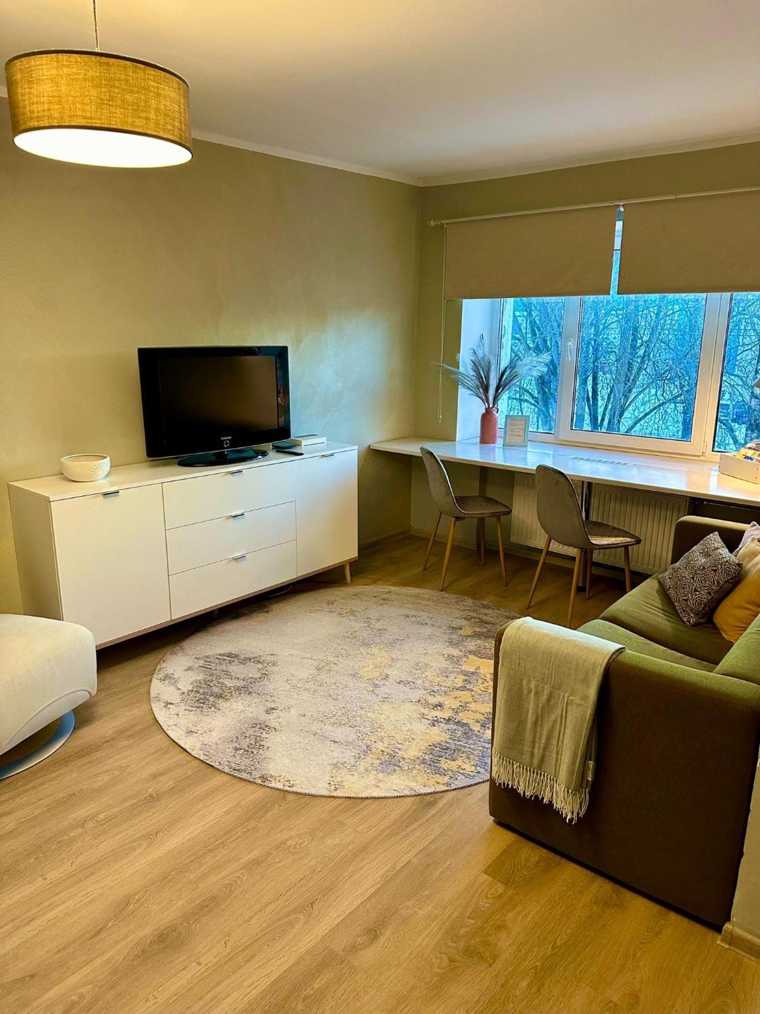 Sunny Apartment, 7 Min With Tram To The Old Town ทาลลินน์ ภายนอก รูปภาพ